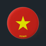 Vietnamflagge Charming Patriotic Button<br><div class="desc">Vietnam Flag Charming Patriotic Button mit der Vietnam-Flagge gedruckt auf dem gesamten Button. Der Name des Landes ist in das Design am unteren Rand des Bildes eingebunden. Text ist vollständig anpassbar mit "Anpassen!" Eigenschaft. Dieser schöne Vietnam Button ist das stilvolle Geschenk für jeden Anlass. © 2021 LnderOfTheWorld</div>