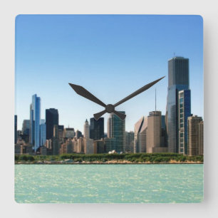 View of Chicago skyline by Lake Michigan Quadratische Wanduhr