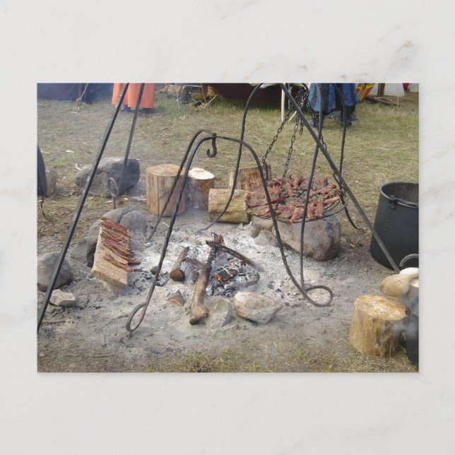 Viking Market Campfire Kochen Postkarte (Vorderseite)