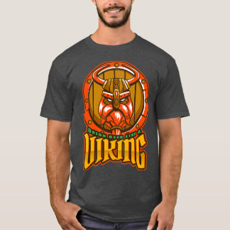 Viking trinkt Bier wie ein Viking T-Shirt