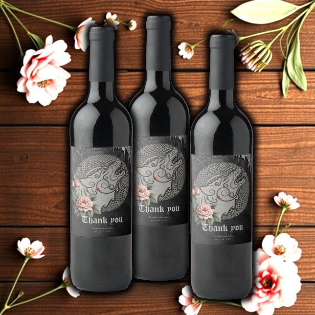 Viking Wolf & Rose. Ein stilisierter Wolfskopf Weinetikett (Von Creator hochgeladen)