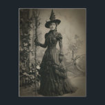 Viktorianisch Hexe Sepia Portrait Postkarte<br><div class="desc">In diesem sepia-Foto-Portrait steht die Viktorianische Hexe als zeitloses Symbol für Power,  Weisheit und den anhaltenden Reiz der arkanen Künste.</div>