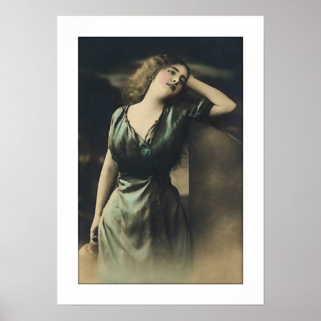 viktorianische Dame, die weit weg schaut Poster (Vorne)