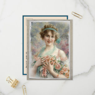 Viktorianische Frau mit Rose im Hintergrund Einladungspostkarte
