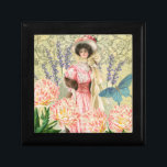 Viktorianische Frauenregal in Rosa Erinnerungskiste<br><div class="desc">Ein elegantes Viktorianisches Zeitalter-Thema mit einem prächtigen Gemälde von J. Barrick (1908) und decoupage Collage Blume,  Schmetterling,  William Morris Hintergrund und Wirbel.</div>