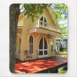 Viktorianische Hütte in der Sonne - Martha's Viney Mousepad