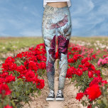 Viktorianische Rose Ephemera Vintag Chic Leggings<br><div class="desc">Liebliche,  Vintage,  rote Rose Florale auf Zeitungsdruck,  mit einer Perlenfibel und Halskette aus Imitaten,  Vogelkäfig mit aquamarinem Bogen,  um einen luxuriösen,  extravaganten,  Vintagen Chic Stil für sie zu schaffen.</div>