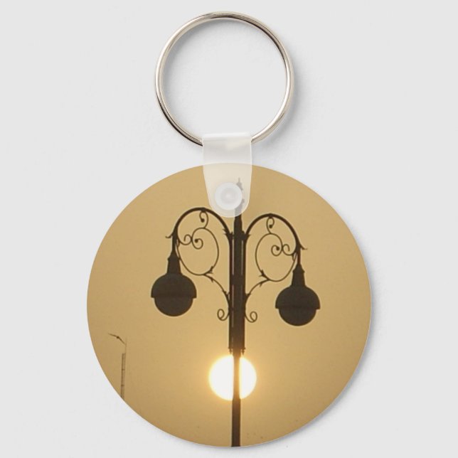 Viktorianischer Charme: Vintage Lampenposten Schlüsselanhänger (Vorderseite)