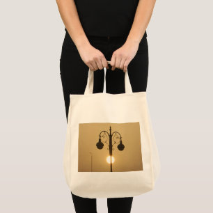 Viktorianischer Charme: Vintage Lampenposten Tragetasche
