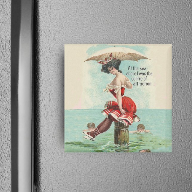 Viktorianisches Bademagnet Magnet (Victorian lady in red bathing suit with parasol on log in ocean with admirers on square magnet.)