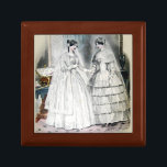 Viktorianisches Hochzeitskleid Geschenkbox<br><div class="desc">Das Viktorianische Hochzeitskleid stammt aus einem Magazin aus dem Jahr 1850,  das die aktuellste Hochzeitsmode des Tages zeigt. Schön!</div>