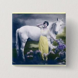 viktorianisches Mädchen mit weißem Pferd Button
