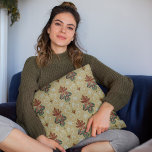 Viktorianisches Tulip Foliage Blumenmotif Livingro Kissen<br><div class="desc">Jugendstil-Design mit stilisierten Tulpen und Blattwerk,  die ein sich wiederholendes Motiv bilden. Blumenmotive werden durch Blätterrahmen getrennt. Braune,  tiefrote und grüne Farbe auf braunem Boden.</div>