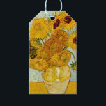 Vincent Van Gogh 12 Sonnenblumen Impressionist Geschenkanhänger<br><div class="desc">Vincent Van Gogh's Vase mit 12 Sonnenblumen ist eine von Van Gogh's berühmten Sonnenblumen-Serie. Dieses Gemälde von Sonnenblumen ist Teil von Van Gogh's zweites Set von wunderschönen impressionistischen Sonnenblumengemälden, das er 1888 erschuf. Die Sonnenblumen sind gelb vor einem hellblauen Hintergrund. Wie in all Van Gogh's großartigen Stücken sind die Sonnenblumen...</div>