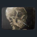 Vincent van Gogh Art Badematte<br><div class="desc">Vincent van Gogh (Niederländisch, 1853 - 1890) Schädel eines Skeletts mit brennender Zigarette, 1885-86, Öl auf Leinwand Ungerahmt: 32 cm × 24, 5 cm (13 in × 9, 6 in) Früharbeit von Vincent van Gogh. Dieses kleine Gemälde ist Teil der ständigen Sammlung des Van Gogh Museums in Amsterdam. Es wurde...</div>