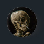 Vincent van Gogh Art Button<br><div class="desc">Vincent van Gogh (Niederländisch, 1853 - 1890) Schädel eines Skeletts mit brennender Zigarette, 1885-86, Öl auf Leinwand Ungerahmt: 32 cm × 24, 5 cm (13 in × 9, 6 in) Früharbeit von Vincent van Gogh. Dieses kleine Gemälde ist Teil der ständigen Sammlung des Van Gogh Museums in Amsterdam. Es wurde...</div>