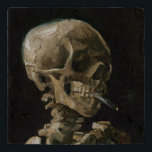 Vincent van Gogh Art Töpfeuntersetzer<br><div class="desc">Vincent van Gogh (Niederländisch, 1853 - 1890) Schädel eines Skeletts mit brennender Zigarette, 1885-86, Öl auf Leinwand Ungerahmt: 32 cm × 24, 5 cm (13 in × 9, 6 in) Früharbeit von Vincent van Gogh. Dieses kleine Gemälde ist Teil der ständigen Sammlung des Van Gogh Museums in Amsterdam. Es wurde...</div>