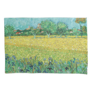 Vincent van Gogh - Feld mit Schwertlilien bei Arle Kissenbezug