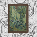 Vincent van Gogh - Great Peacock Moth Trifold Geldbörse<br><div class="desc">Die Große Pfauenmotte (1889) von Vincent van Gogh ist eine Vintage Kunst noch Leben Post-Impressionismus Naturmalerei. Ein Insekt, die Kaisermotte, in einem Frühjahrsgarten mit Calla Lily Blume und anderen Pflanze. Van Gogh nannte es eine "Totenkopfmotte" und malte einen Schädel auf der Rückseite seines Körpers. Über den Künstler: Vincent Willem van...</div>