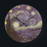 Vincent van Gogh - Starry Night<br><div class="desc">Die Starry Night (1889) von Vincent van Gogh ist ein Vintager Post-Impressionismus der Kunstlandschaft Landschaftsmalerei. Der Blick auf eine Stadt in einem Tal bei Nacht mit den Wolken, den Sternen und einem schönen goldgelben Halbmond. Es wurde im Laufe des Tages aus der Erinnerung gemalt und ist van Goghs bekanntestes Gemälde....</div>