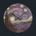 Vincent van Gogh - Starry Night<br><div class="desc">Die Starry Night (1889) von Vincent van Gogh ist ein Vintager Post-Impressionismus der Kunstlandschaft Landschaftsmalerei. Der Blick auf eine Stadt in einem Tal bei Nacht mit den Wolken, den Sternen und einem schönen goldgelben Halbmond. Es wurde im Laufe des Tages aus der Erinnerung gemalt und ist van Goghs bekanntestes Gemälde....</div>