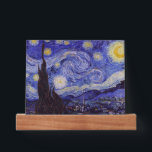 Vincent Van Gogh Starry Night Vintag Kunstkunst Bilderleiste<br><div class="desc">Vincent van Gogh Starry Night Fine Art Painting Starry Night ist ein Gemälde des niederländischen post-impressionistischen Künstlers Vincent van Gogh. Der blaue Nachthimmel ist voll von wirbelnden Wolken, Sternen und einem hellen Halbmond. Die Sternennacht ist die einzige Nacht in der Serie von Ausblicken aus seinem Schlafzimmerfenster. Bewegung: Post-Impressionismus Schöne künstlerische...</div>