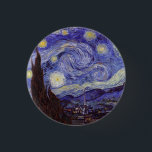 Vincent Van Gogh Starry Night Vintag Kunstkunst Button<br><div class="desc">Vincent van Gogh Starry Night Fine Art Painting Starry Night ist ein Gemälde des niederländischen post-impressionistischen Künstlers Vincent van Gogh. Der blaue Nachthimmel ist voll von wirbelnden Wolken, Sternen und einem hellen Halbmond. Die Sternennacht ist die einzige Nacht in der Serie von Ausblicken aus seinem Schlafzimmerfenster. Bewegung: Post-Impressionismus Schöne künstlerische...</div>
