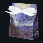 Vincent Van Gogh Starry Night Vintag Kunstkunst Geschenkschachtel<br><div class="desc">Vincent van Gogh Starry Night Fine Art Painting Starry Night ist ein Gemälde des niederländischen post-impressionistischen Künstlers Vincent van Gogh. Der blaue Nachthimmel ist voll von wirbelnden Wolken, Sternen und einem hellen Halbmond. Die Sternennacht ist die einzige Nacht in der Serie von Ausblicken aus seinem Schlafzimmerfenster. Bewegung: Post-Impressionismus. Schöne, kunstvoll...</div>