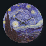 Vincent Van Gogh Starry Night Vintag Kunstkunst Große Wanduhr<br><div class="desc">Vincent van Gogh Starry Night Fine Art Painting Starry Night ist ein Gemälde des niederländischen Post-Impressionisten Vincent van Gogh. Der blaue Nachthimmel ist voll von wirbelnden Wolken, Sternen und einem hellen Halbmond. Die Sternennacht ist die einzige Nacht in der Serie von Ausblicken aus seinem Schlafzimmerfenster. Bewegung: Postimpressionismus. Schöne, kunstvoll dekorierte...</div>