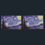 Vincent Van Gogh Starry Night Vintag Kunstkunst Kissenbezug<br><div class="desc">Vincent van Gogh Starry Night Fine Art Painting Starry Night ist ein Gemälde des niederländischen post-impressionistischen Künstlers Vincent van Gogh. Der blaue Nachthimmel ist voll von wirbelnden Wolken, Sternen und einem hellen Halbmond. Die Sternennacht ist die einzige Nacht in der Serie von Ausblicken aus seinem Schlafzimmerfenster. Bewegung: Post-Impressionismus. Schöne, kunstvoll...</div>
