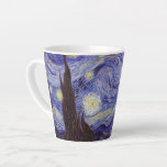 Vincent Van Gogh Starry Night Vintag Kunstkunst Milchtasse<br><div class="desc">Vincent van Gogh Starry Night Fine Art Painting Starry Night ist ein Gemälde des niederländischen post-impressionistischen Künstlers Vincent van Gogh. Der blaue Nachthimmel ist voll von wirbelnden Wolken, Sternen und einem hellen Halbmond. Die Sternennacht ist die einzige Nacht in der Serie von Ausblicken aus seinem Schlafzimmerfenster. Bewegung: Post-Impressionismus. Schöne, kunstvoll...</div>