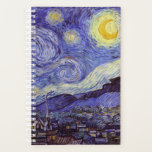 Vincent Van Gogh Starry Night Vintag Kunstkunst Planer<br><div class="desc">Vincent van Gogh Starry Night Fine Art Painting Starry Night ist ein Gemälde des niederländischen post-impressionistischen Künstlers Vincent van Gogh. Der blaue Nachthimmel ist voll von wirbelnden Wolken, Sternen und einem hellen Halbmond. Die Sternennacht ist die einzige Nacht in der Serie von Ausblicken aus seinem Schlafzimmerfenster. Bewegung: Post-Impressionismus. Schöne, kunstvoll...</div>
