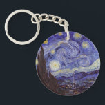 Vincent Van Gogh Starry Night Vintag Kunstkunst Schlüsselanhänger<br><div class="desc">Vincent van Gogh Starry Night Fine Art Painting Starry Night ist ein Gemälde des niederländischen post-impressionistischen Künstlers Vincent van Gogh. Der blaue Nachthimmel ist voll von wirbelnden Wolken, Sternen und einem hellen Halbmond. Die Sternennacht ist die einzige Nacht in der Serie von Ausblicken aus seinem Schlafzimmerfenster. Bewegung: Post-Impressionismus. Schöne, kunstvoll...</div>