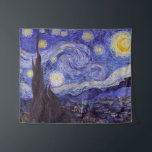 Vincent Van Gogh Starry Night Vintag Kunstkunst Wandteppich<br><div class="desc">Vincent van Gogh Starry Night Fine Art Painting Starry Night ist ein Gemälde des niederländischen post-impressionistischen Künstlers Vincent van Gogh. Der blaue Nachthimmel ist voll von wirbelnden Wolken, Sternen und einem hellen Halbmond. Die Sternennacht ist die einzige Nacht in der Serie von Ausblicken aus seinem Schlafzimmerfenster. Bewegung: Post-Impressionismus. Schöne, kunstvoll...</div>