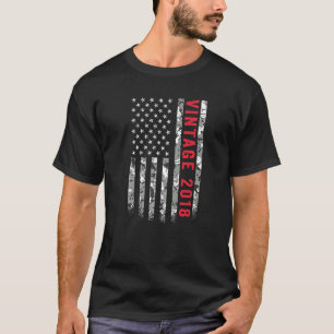 Vintag 2018 American Flag Camouflage 4 Jahre alt 4 T-Shirt