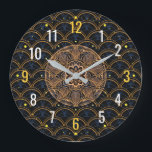 Vintag Art Deco Style - Schwarz Geometrisch Große Wanduhr<br><div class="desc">Eine atemberaubende Vintage Art-Deco-Wanduhr mit einem auffallenden Gold Black Geometric-Design mit klaren Zahlen und Händen. Diese Uhr ist perfekt für Wohnzimmer,  Küche,  Schlafzimmer oder Büro,  sie ist eine zeitlose Ergänzung zu jedem Raum. Das elegante und raffinierte Ambiente wird Sie beeindrucken.</div>