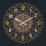Vintag Art Deco Style - Schwarz Geometrisch Große Wanduhr<br><div class="desc">Eine atemberaubende Vintage Art-Deco-Wanduhr mit einem auffallenden Gold Black Geometric-Design mit klaren Zahlen und Händen. Diese Uhr ist perfekt für Wohnzimmer,  Küche,  Schlafzimmer oder Büro,  sie ist eine zeitlose Ergänzung zu jedem Raum. Das elegante und raffinierte Ambiente wird Sie beeindrucken.</div>