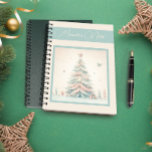 Vintag blass Weihnachten personalisiertes Notebook Notizblock<br><div class="desc">Fügen Sie eine Touch personalisierter Nostalgie zu Ihrer Ferienzeit mit unserem Vintagen Blassfrohe Weihnachten Personalisierten Notebook hinzu. Dieses charmante Notizbuch zeichnet sich durch ein zeitloses Design mit anpassbaren Elementen aus. So können Sie einen einzigartigen Sake kreieren, der den Geist der Freude am Yuletide einfängt. Egal, ob Sie festliche Pläne verfolgen,...</div>