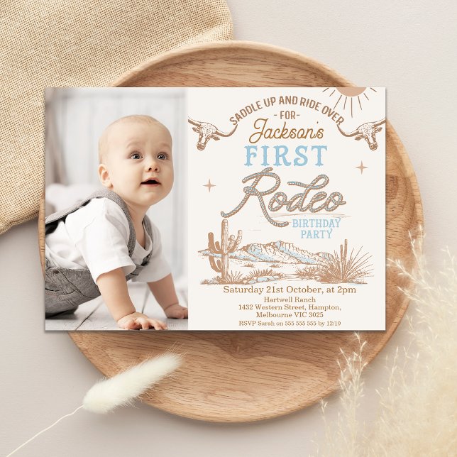 Vintag Blue Foto First Rodeo 1. Geburtstag Einladung (Boys First Rodeo 1st Birthday Invitation Longhorn Cow Western Desert Photo 1st Rodeo Birthday Invite)