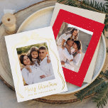 Vintag Bow Frohe Weihnachten 2 Foto Gold Folien Feiertagskarte<br><div class="desc">Feiern Sie die Saison stilvoll mit dieser luxuriösen Weihnachtskarte, mit Ihrem Lieblings-Vertikal-Foto-Set vor einem weißen Hintergrund mit einer eleganten Goldfolienbogen und Band. "Frohe Weihnachten" glänzt in Goldfolie und fügt eine Touch von Raffinesse hinzu. Darunter befindet sich Platz, um Ihren Familiennamen zu personalisieren. Die Rückseite der Karte bietet Platz für ein...</div>