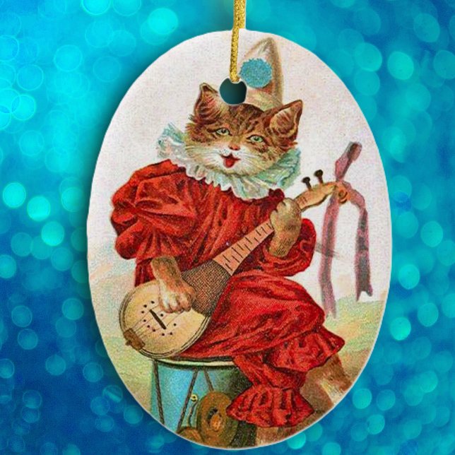 Vintag Clown Jester Musician Cat Mandolin Keramikornament (Cat in red jester outfit sitting on drum playing mandolin on hanging ornament.)