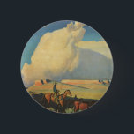Vintag Cowboys, Open Range von Maynard Dixon Button<br><div class="desc">Open Range (1942) von Maynard Dixon ist ein Vintages amerikanisches Kunstlandschaftsgemälde. Ein Cowboyrancher reitet sein Pferd auf den Ebenen des Südwestens. Er beherbergt seine Kühe, Bullen und Rinder auf der Prärie. Große weiße Wolken füllen den Himmel über den offenen Feldern und den Mesas. Über den Künstler: Maynard Dixon (1875-1946) war...</div>