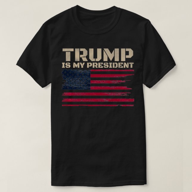 Vintag erschütterte amerikanische Flagge Trump ist T-Shirt (Design vorne)