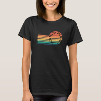 Vintag gestreifter Abstrakter Sonnenuntergang. Sch T-Shirt