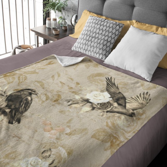 Vintag Goth Decoupage Crow Raven monochromatisch Fleecedecke (Von Creator hochgeladen)