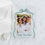 Vintag Green Bow Frohe Weihnachts-Foto Acryleinladungen<br><div class="desc">Feiern Sie die Weihnachtszeit mit dieser Weihnachtskarte aus Acryl, mit dem Foto Ihrer Familie wunderbar gerahmt von einem festlich grünen Bogen und Band auf einem mattierten oder transparenten Acrylhintergrund. Der elegante "Frohe Weihnachten"-Gruß ist in einem hübschen, grünen, handgeschriebenen Drehbuch geschrieben, das Ihren Urlaubssgrüssen eine persönliche Touch verleiht. Passen Sie diese...</div>