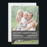 Vintag Happy Christmas Foto Card Chalkboard Feiertagskarte<br><div class="desc">Frohe Weihnachten personalisierbaren Namen und Fotokarte in rustikalem Landchalkboard Muster mit Vintagen Details. Fügen Sie Ihren eigenen Text zu dieser Karte,  um eine einzigartige Weihnachtsgrüße für Freunde und Familie zu schaffen.</div>
