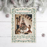 Vintag Holly Foto Feiertagskarte<br><div class="desc">Original illustrierter Rahmen aus heiligen Blätter und Beeren; cremefarben.</div>