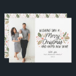 Vintag Holly Foto Weihnachten<br><div class="desc">Diese festliche und schicke Urlaubskarte mit original handgezeichnet Winterfolien mit hübscher Typografie in lebhaften Farben und 2 gekachelten Fotos. Die Rückseite ist mit einem passenden Muster versehen</div>