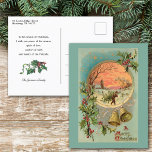 Vintag Holly, Weihnachtsglocken und Schneeszene Postkarte<br><div class="desc">Farbenfrohe Viktorianische Weihnachtsgrüße-Kartendarstellung mit Messingglocken,  Ein frohe Weihnachtsgrüße in verzierter Typografie,  Sternenhimmel und Rundeinlauf mit Vignette eines Mannes,  der einen Weihnachtsbaum im Schnee mit Bäumen und Dorf bei Sonnenuntergang trägt. Die Hintergrundfarbe ist anpassbar. Zurück bietet ergänzende Grafiken und Textfelder.</div>